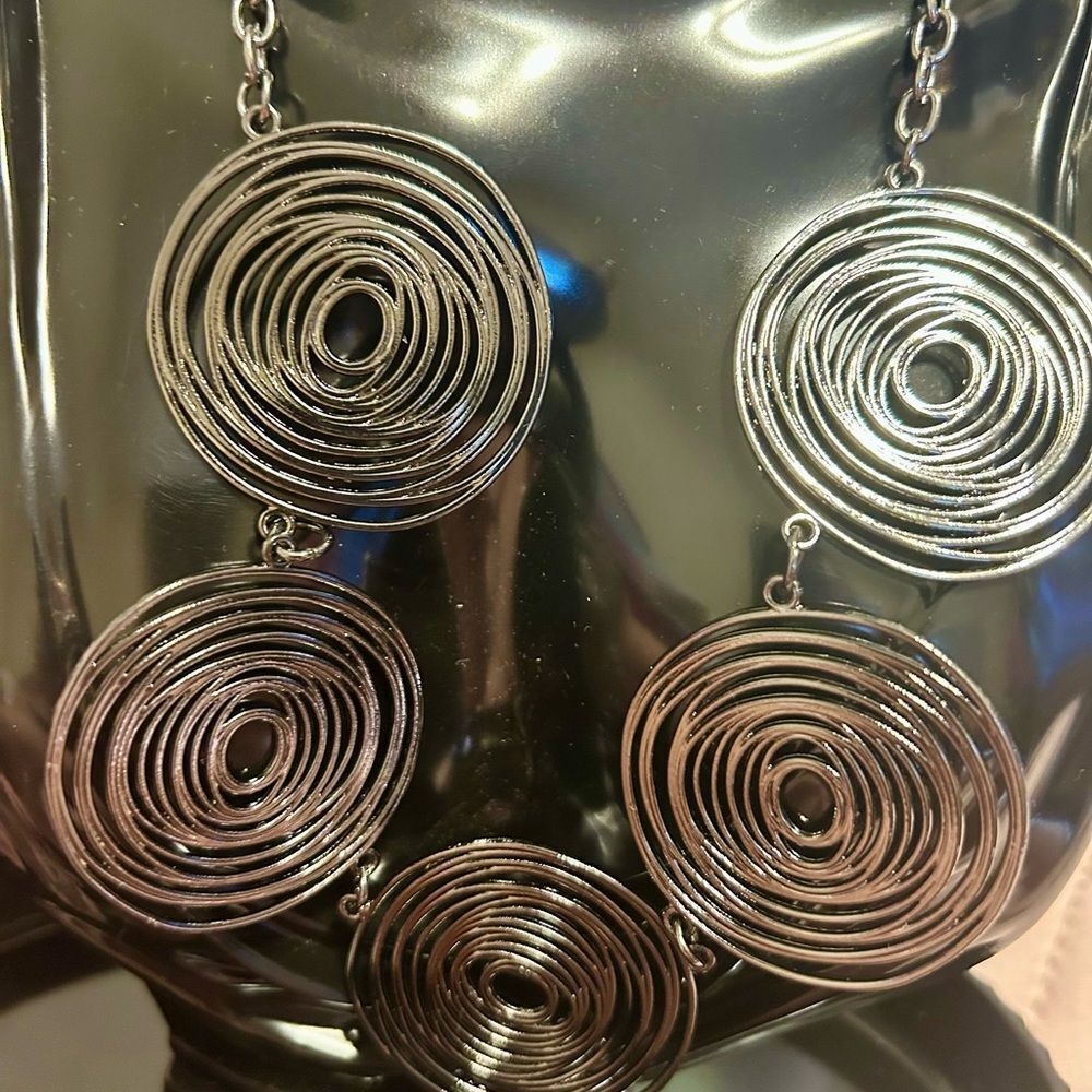 NWT Black Spiral Statement Necklace - Picture 4 of 16
